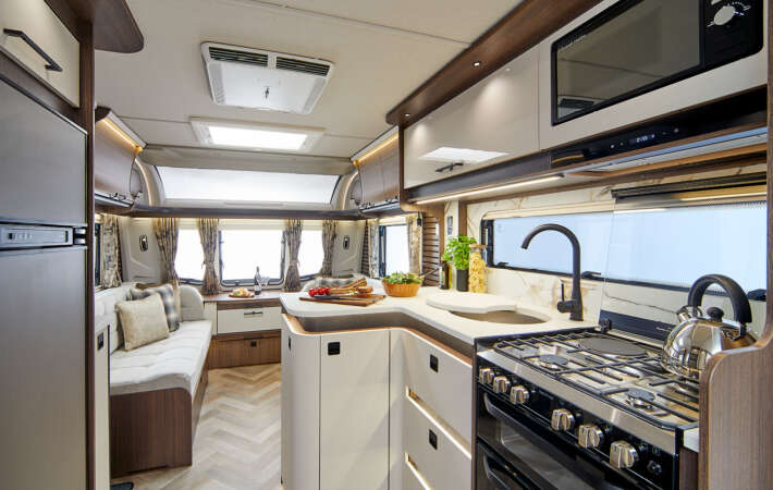 Lusso Iii 6